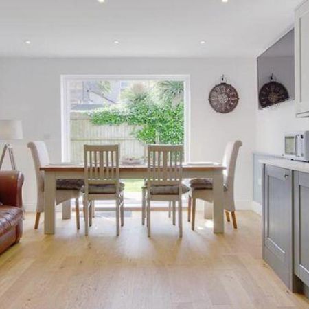 Newly Renovated 3 Bedroom Victorian Detached House Борнмут Экстерьер фото